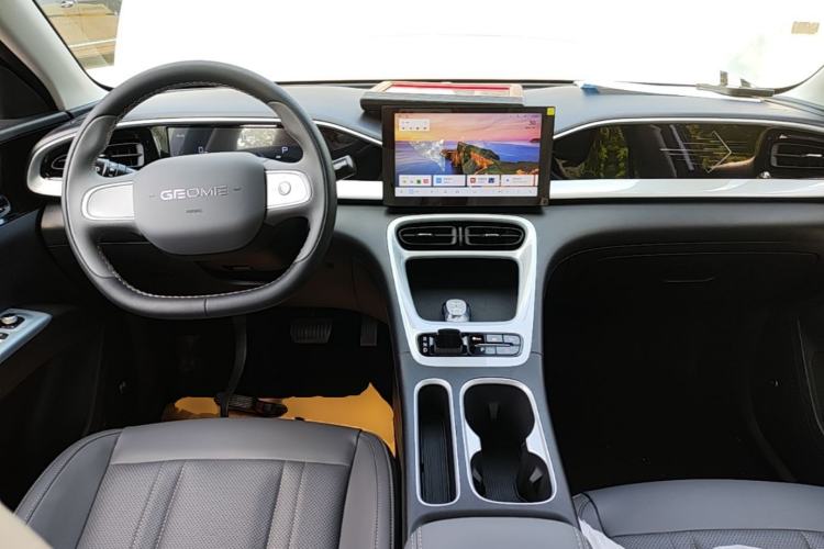 Used Geely Galaxy Geome 2026 Model 310km Youth Edition Center Console