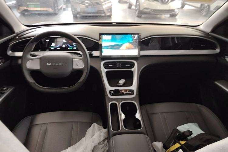 Used Geely Galaxy Geome 2026 Model 310km Youth Edition Center Console
