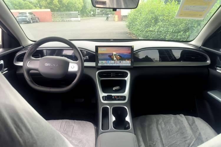 Used Geely Galaxy Geome 2026 Model 310km Youth Edition Center Console