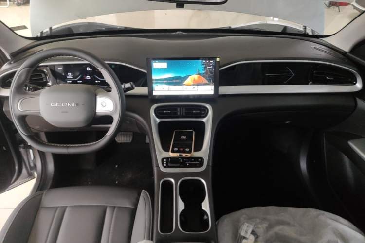 Used Geely Galaxy Geome 2026 Model 310km Youth Edition Center Console