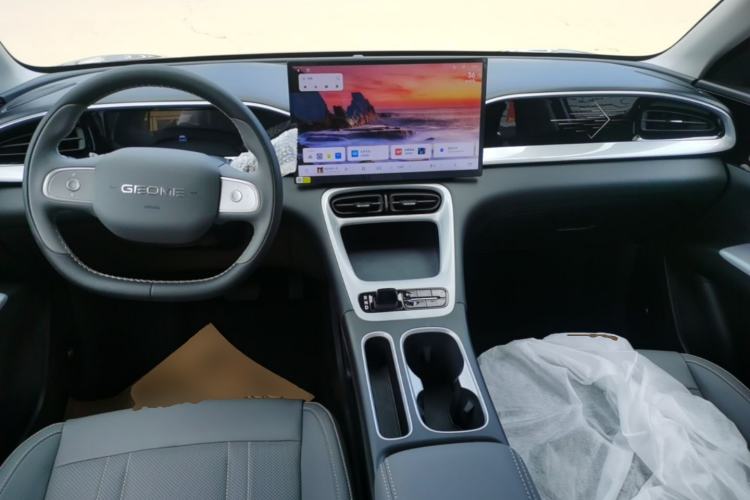 Used Geely Galaxy Geome 2026 Model 310km Dream Edition Center Console