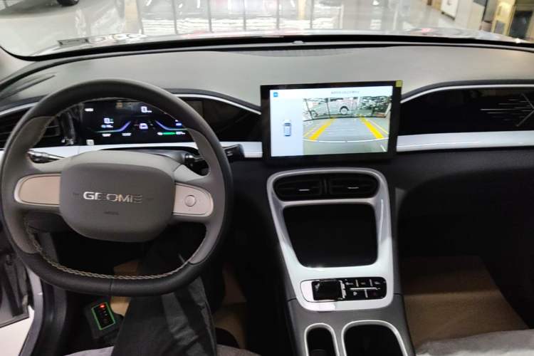 Used Geely Galaxy Geome 2026 Model 310km Youth Edition Center Console