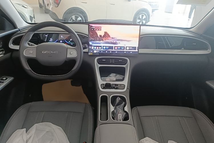 Used Geely Galaxy Geome 2026 Model 310km Dream Edition Center Console