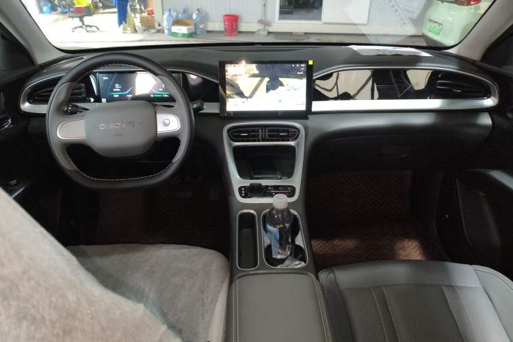Used Geely Galaxy Geome 2026 Model 310km Youth Edition Center Console