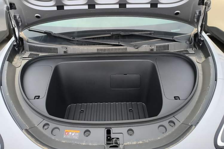 Used Geely Galaxy Geome 2026 Model 410km Carefree Edition Engine Bay