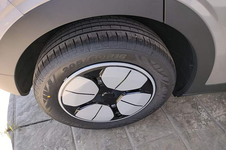 Used Geely Galaxy Geome 2026 Model 310km Youth Edition Exterior 2