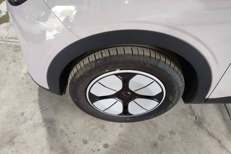 Used Geely Galaxy Geome 2026 Model 310km Youth Edition Exterior 3