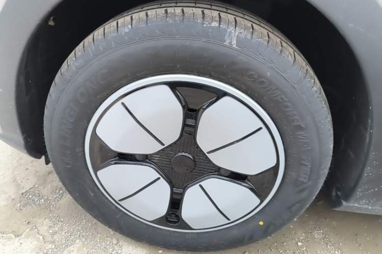 Used Geely Galaxy Geome 2026 Model 410km Carefree Edition Exterior 4
