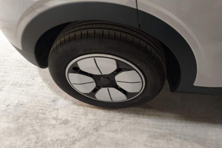 Used Geely Galaxy Geome 2026 Model 310km Youth Edition Exterior 4