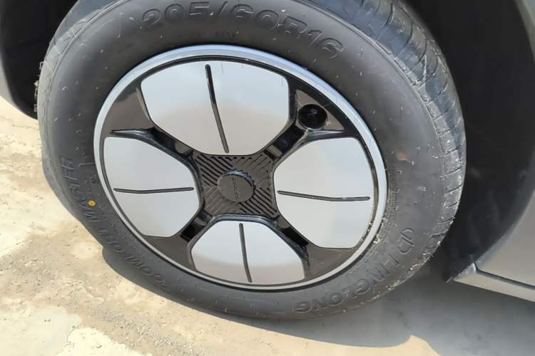 Used Geely Galaxy Geome 2026 Model 410km Carefree Edition Exterior 5