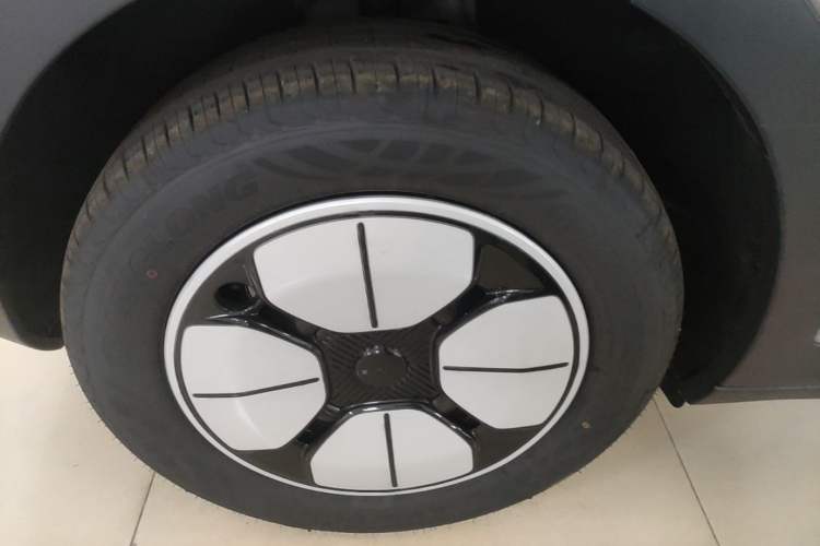Used Geely Galaxy Geome 2026 Model 310km Youth Edition Exterior 5