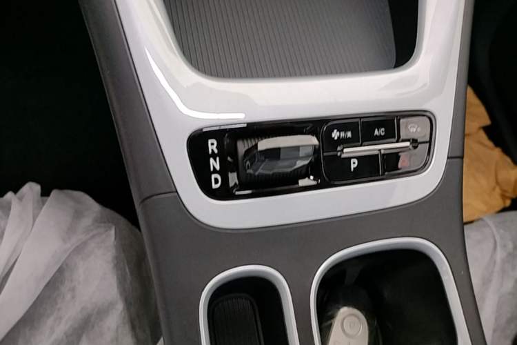 Used Geely Galaxy Geome 2026 Model 310km Youth Edition Gear Lever