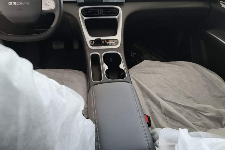 Used Geely Galaxy Geome 2026 Model 310km Youth Edition Gear Lever
