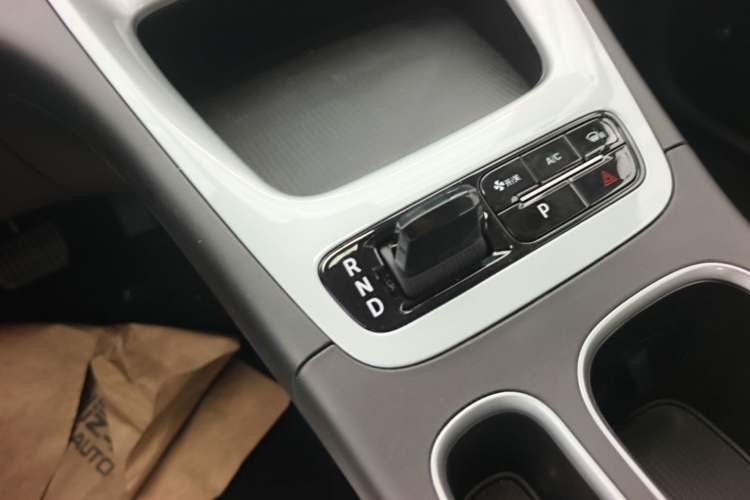 Used Geely Galaxy Geome 2026 Model 310km Youth Edition Gear Lever