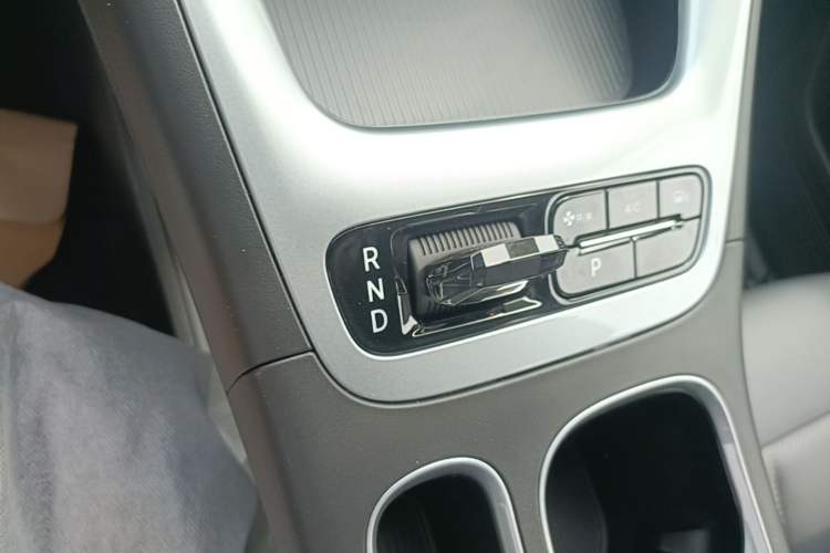Used Geely Galaxy Geome 2026 Model 310km Youth Edition Gear Lever