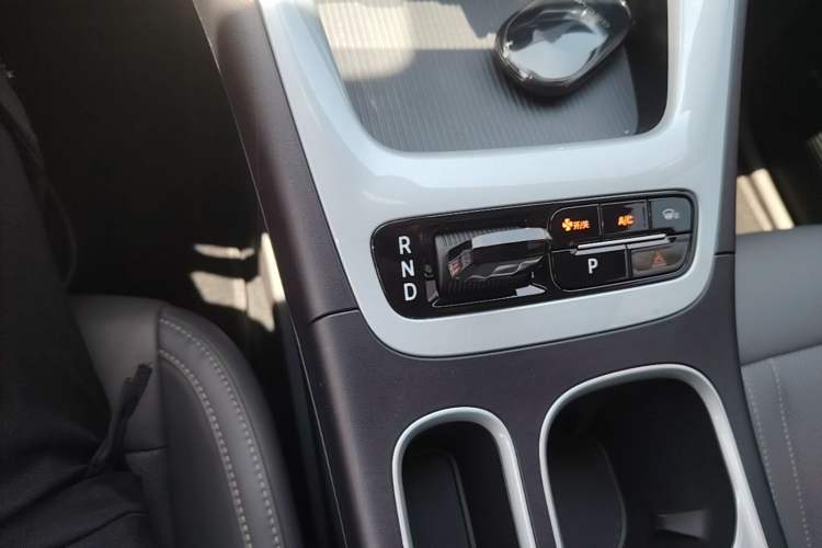 Used Geely Galaxy Geome 2026 Model 310km Youth Edition Gear Lever