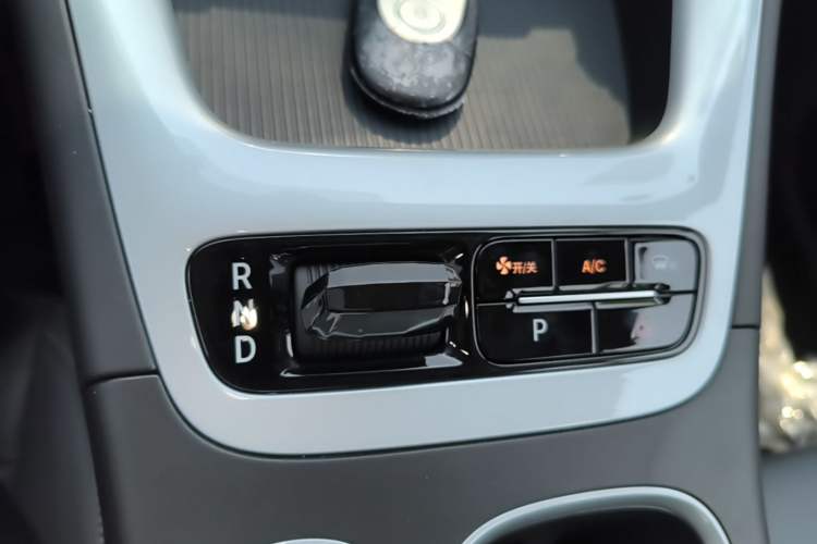 Used Geely Galaxy Geome 2026 Model 410km Carefree Edition Gear Lever
