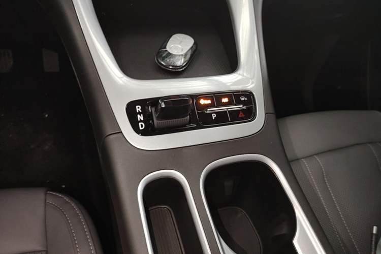 Used Geely Galaxy Geome 2026 Model 310km Youth Edition Gear Lever