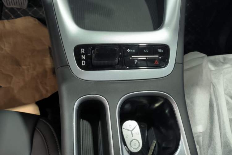 Used Geely Galaxy Geome 2026 Model 310km Youth Edition Gear Lever