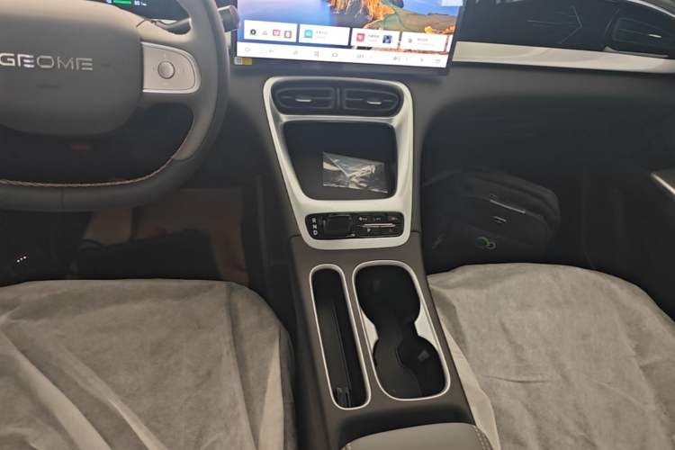 Used Geely Galaxy Geome 2026 Model 310km Dream Edition Gear Lever