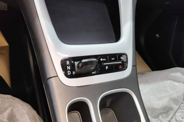 Used Geely Galaxy Geome 2026 Model 310km Youth Edition Gear Lever