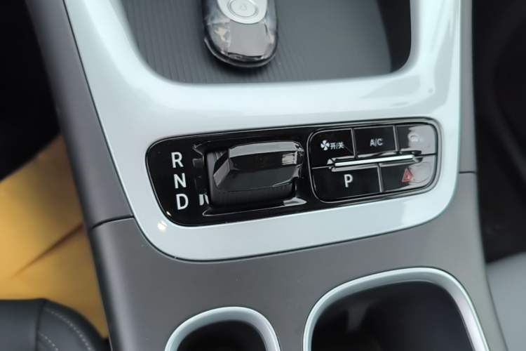 Used Geely Galaxy Geome 2026 Model 410km Carefree Edition Gear Lever