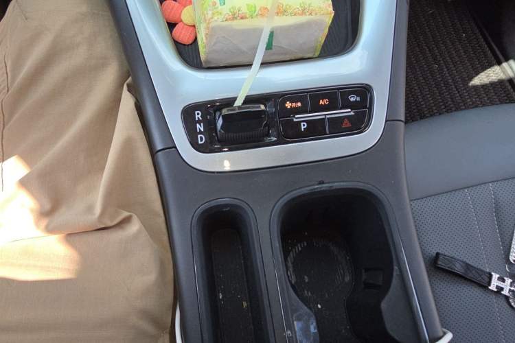 Used Geely Galaxy Geome 2026 Model 310km Youth Edition Gear Lever