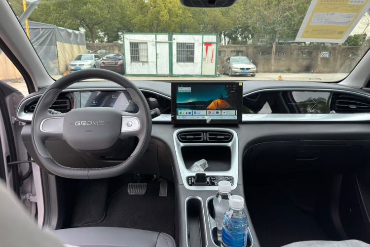 Used Geely Galaxy Geome 2026 Model 310km Youth Edition Interior 2