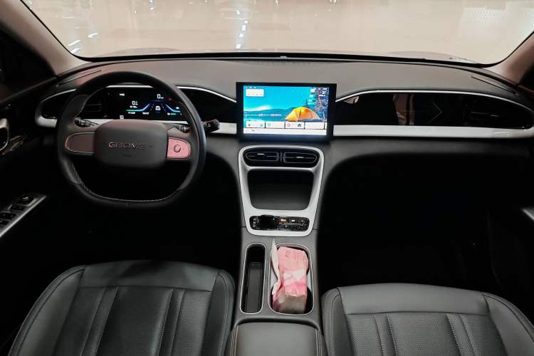 Used Geely Galaxy Geome 2026 Model 310km Youth Edition Interior 3