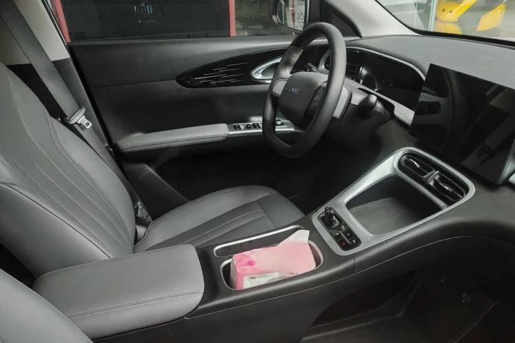 Used Geely Galaxy Geome 2026 Model 310km Youth Edition Interior 4