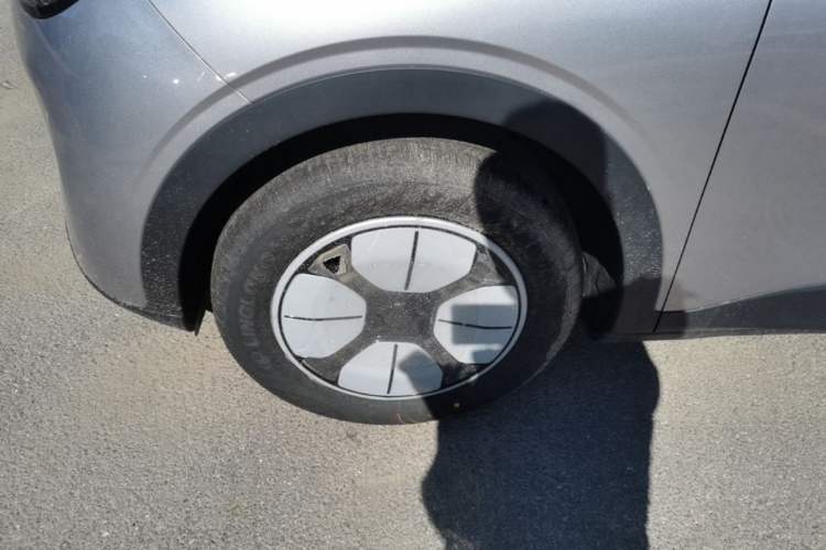 Used Geely Galaxy Geome 2026 Model 310km Youth Edition Left Front Wheel Hub