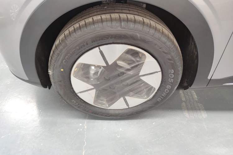 Used Geely Galaxy Geome 2026 Model 310km Dream Edition Left Front Wheel Hub