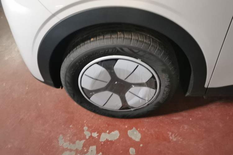 Used Geely Galaxy Geome 2026 Model 310km Youth Edition Left Front Wheel Hub
