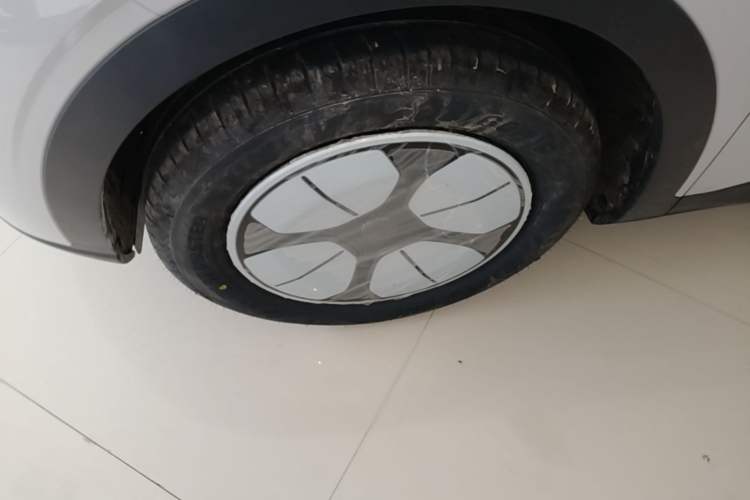 Used Geely Galaxy Geome 2026 Model 310km Youth Edition Left Front Wheel Hub