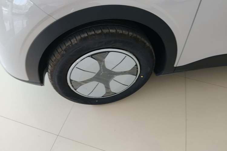 Used Geely Galaxy Geome 2026 Model 310km Youth Edition Left Front Wheel Hub