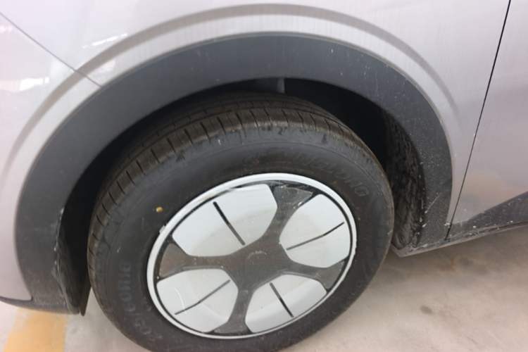 Used Geely Galaxy Geome 2026 Model 310km Youth Edition Left Front Wheel Hub