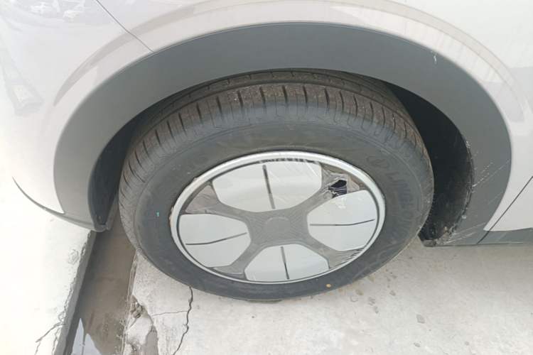 Used Geely Galaxy Geome 2026 Model 310km Youth Edition Left Front Wheel Hub