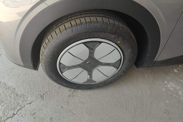 Used Geely Galaxy Geome 2026 Model 310km Youth Edition Left Front Wheel Hub