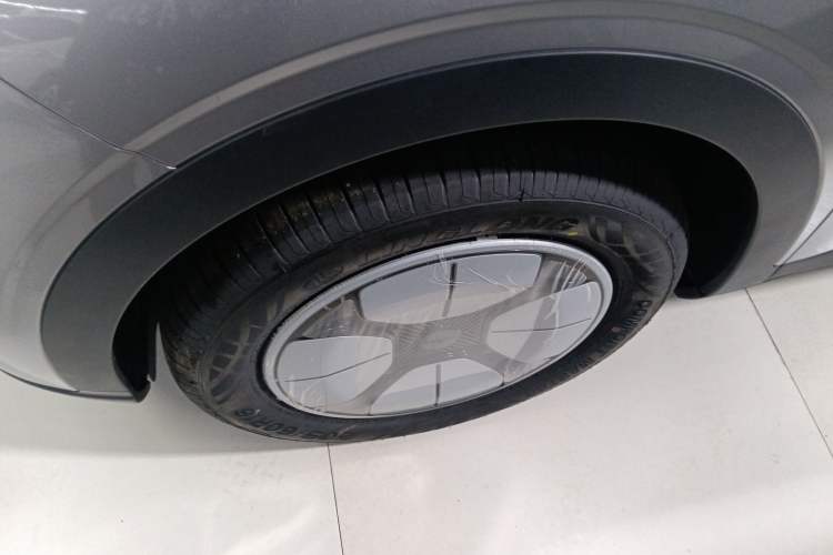 Used Geely Galaxy Geome 2026 Model 310km Youth Edition Left Front Wheel Hub