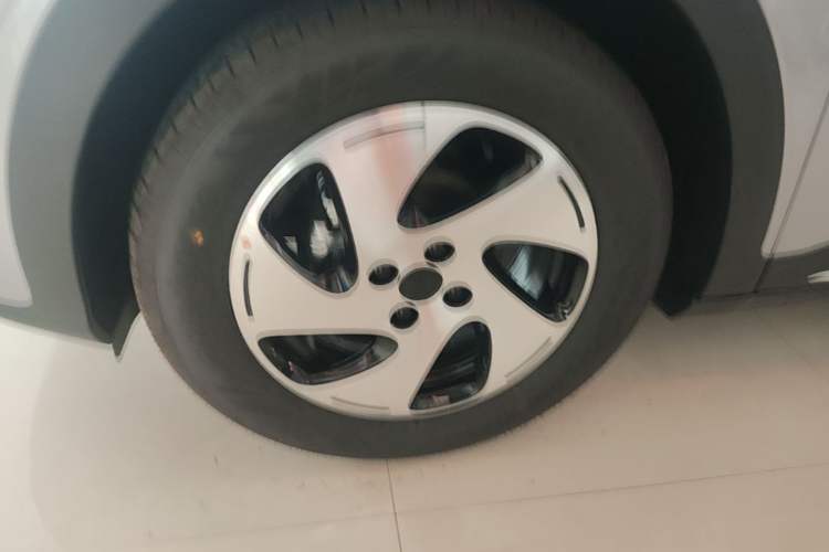 Used Geely Galaxy Geome 2026 Model STAR Limited Edition Left Front Wheel Hub