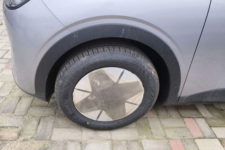 Used Geely Galaxy Geome 2026 Model 410km Freedom Edition Left Front Wheel Hub