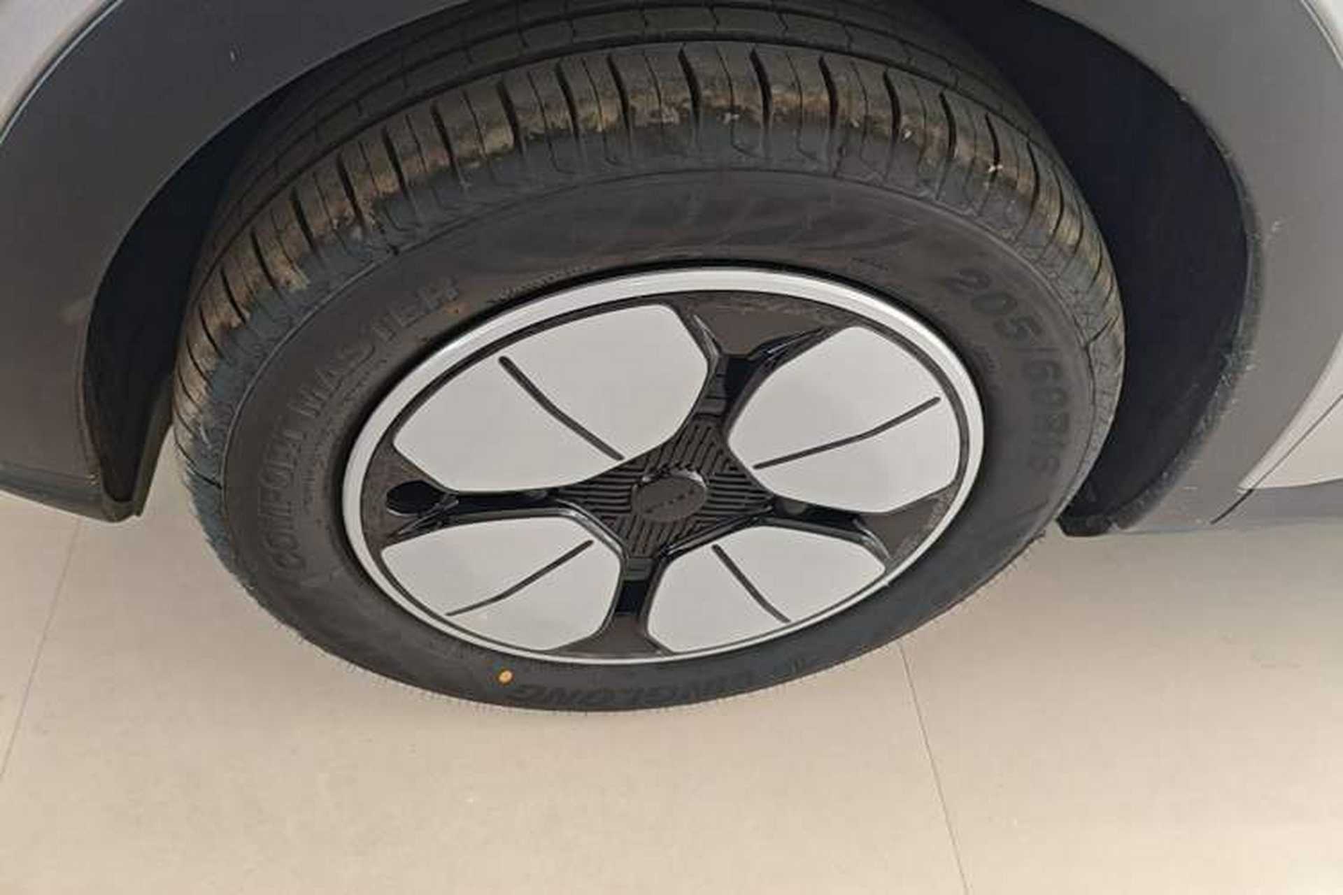 Used Geely Galaxy Geome 2026 Model 310km Youth Edition Left Front Wheel Hub