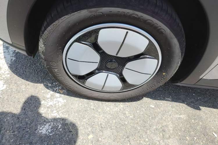 Used Geely Galaxy Geome 2026 Model 310km Youth Edition Left Front Wheel Hub