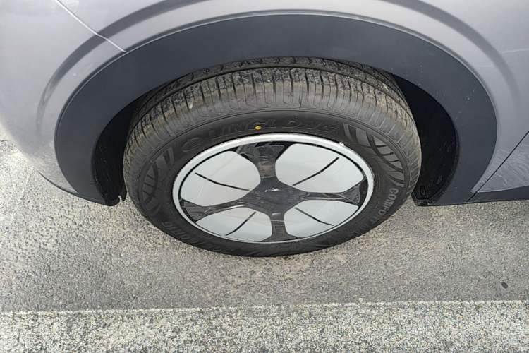 Used Geely Galaxy Geome 2026 Model 310km Youth Edition Left Front Wheel Hub