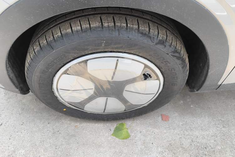 Used Geely Galaxy Geome 2026 Model 310km Youth Edition Left Front Wheel Hub