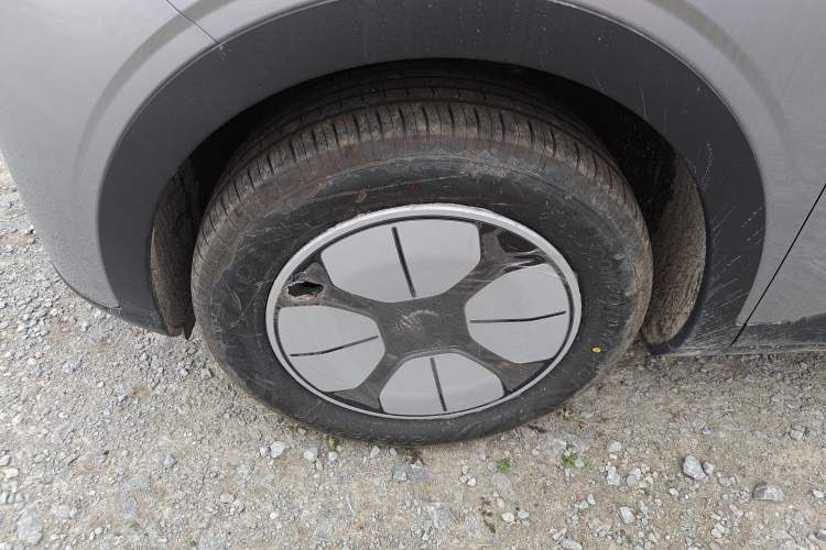 Used Geely Galaxy Geome 2026 Model 310km Youth Edition Left Front Wheel Hub