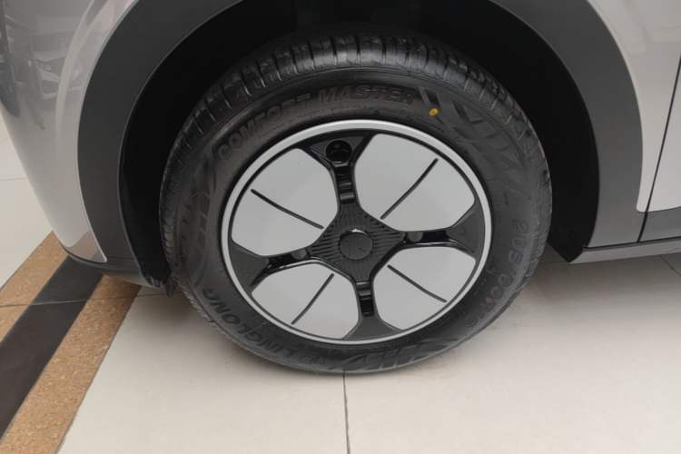 Used Geely Galaxy Geome 2026 Model 310km Youth Edition Left Front Wheel Hub