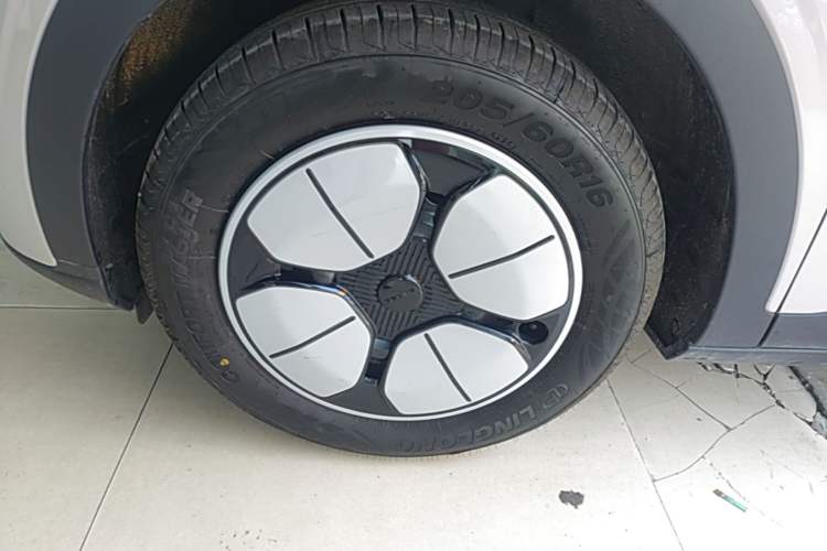Used Geely Galaxy Geome 2026 Model 410km Freedom Edition Left Front Wheel Hub