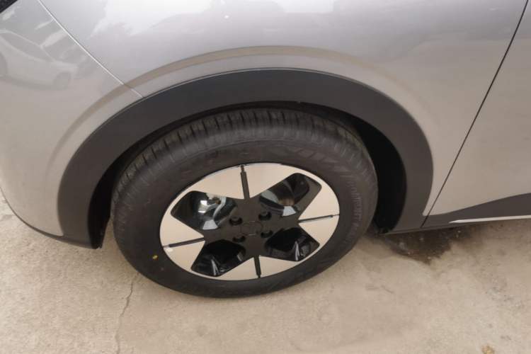 Used Geely Galaxy Geome 2026 Model 310km Dream Edition Left Front Wheel Hub