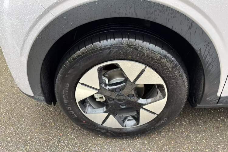 Used Geely Galaxy Geome 2026 Model 410km Freedom Edition Left Front Wheel Hub